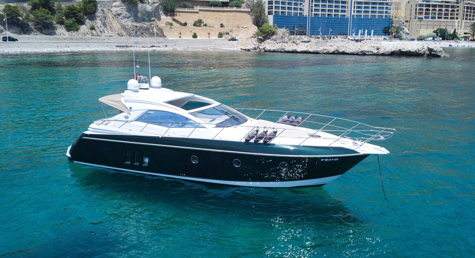 SESSA C46 4 Yate Sessa C46 fondeado frente a la costa de Altea